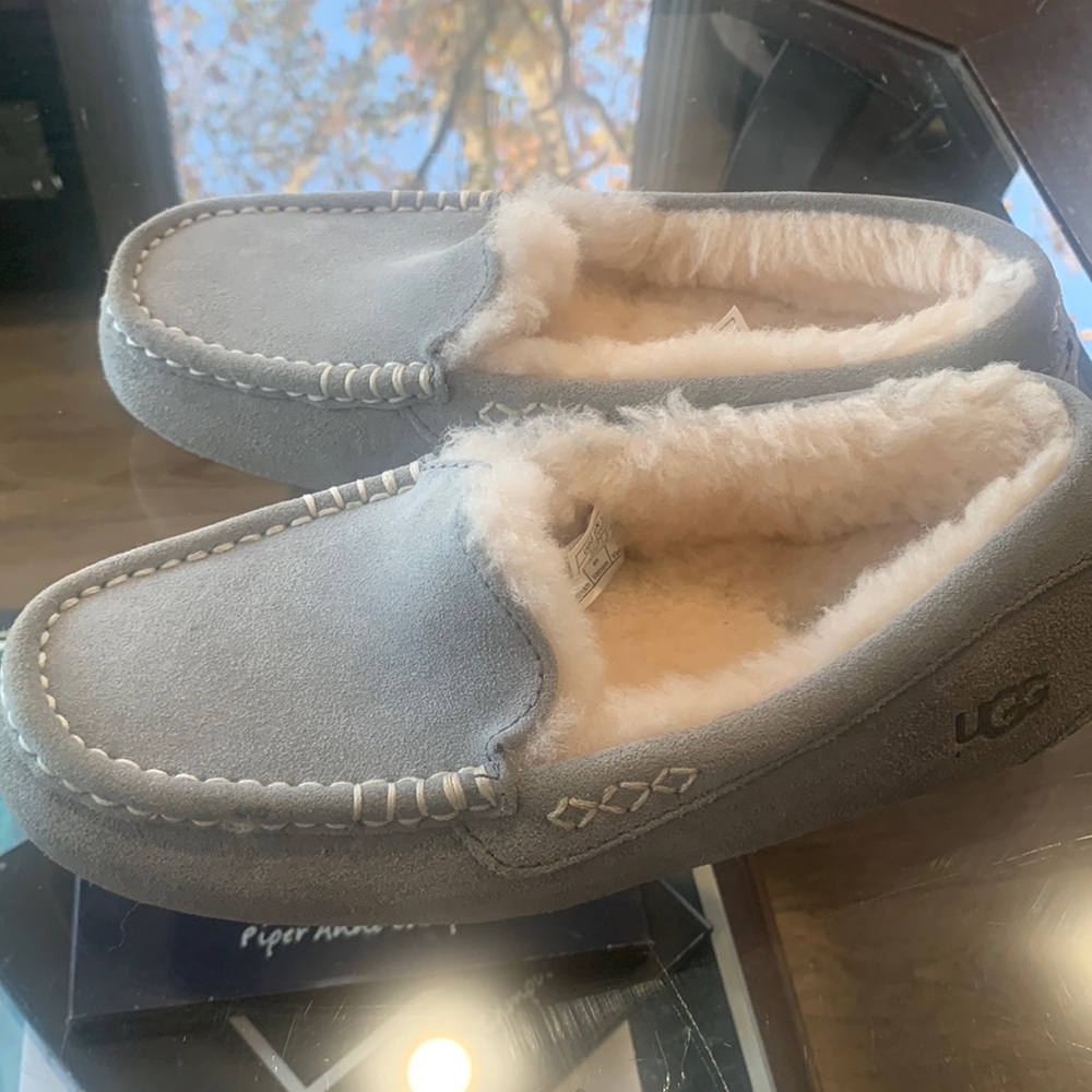 NEW UGG gray slippers (w/o box)
